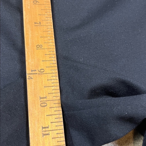 Eileen Fisher Cropped Black pants
Size: Medium - Picture 7 of 7